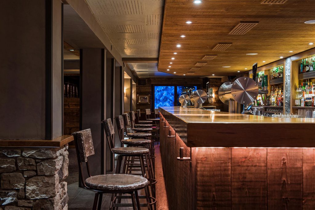 Pub-Mont-Fort-4